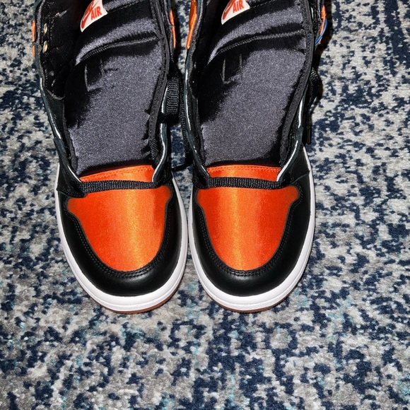 Jordan 1’s shattered backboard satin. Brand New - Picture 4 of 6